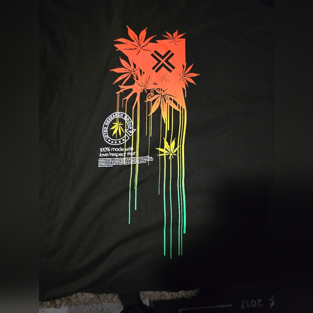 Graphic Tee with Leaf Design lrg size xl mew without tags